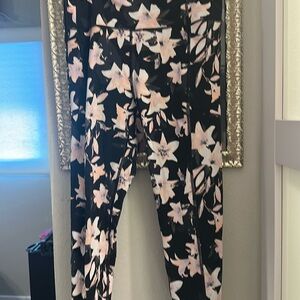 Victoria's Secret Black and Pink Leggings